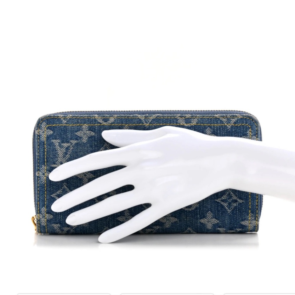 Gorgeous LV Monogram Denim Zippy elongated Wallet in Blue with multi compartment - Picture 7 of 9